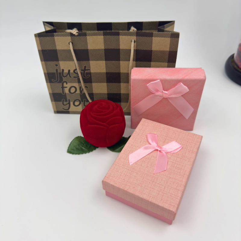 باكاجينغ الورد الأحمر